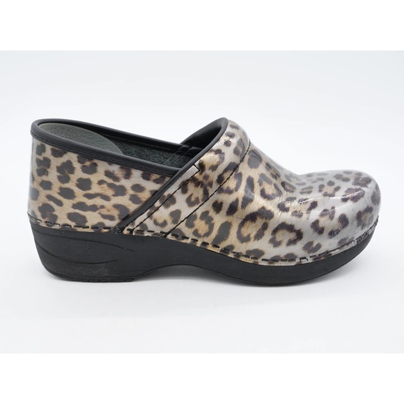 Dansko XP Clogs Womens 8 Leopard Print Patent Leather Slip On Professional Shoes - Picture 4 of 13